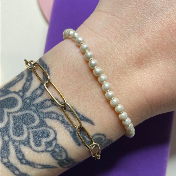 💛 Elegant White Faux Pearl Bracelet - Picture 2 of 3
